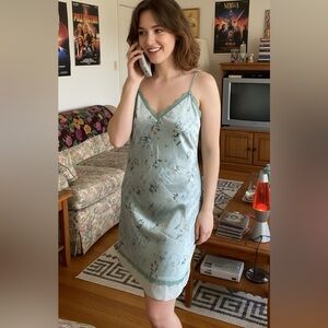 Vintage Y2K Gillian & O’Malley size L Asian inspired satin chiffon slip dress